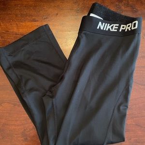 Nike Pro Capri leggings. Size Medium
